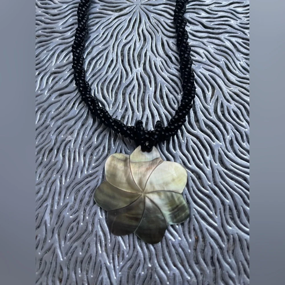 New Hawaiian hibiscus Black Beaded Necklace